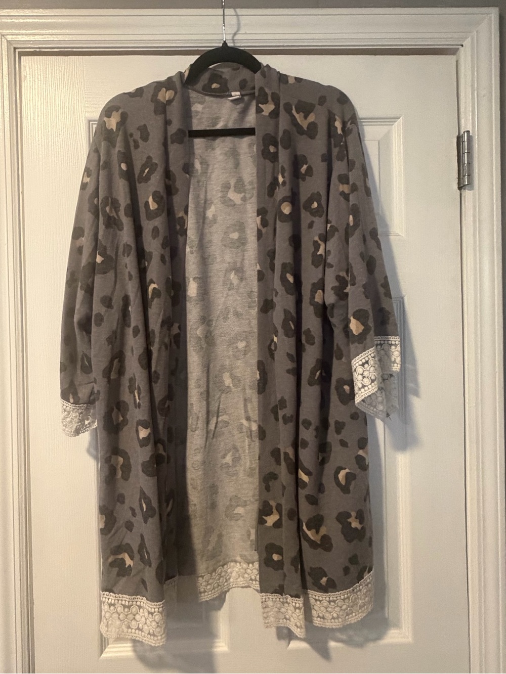Pinkblush Maternity Gray Leopard Print Delivery/Nursing Robe Size L Gently Used